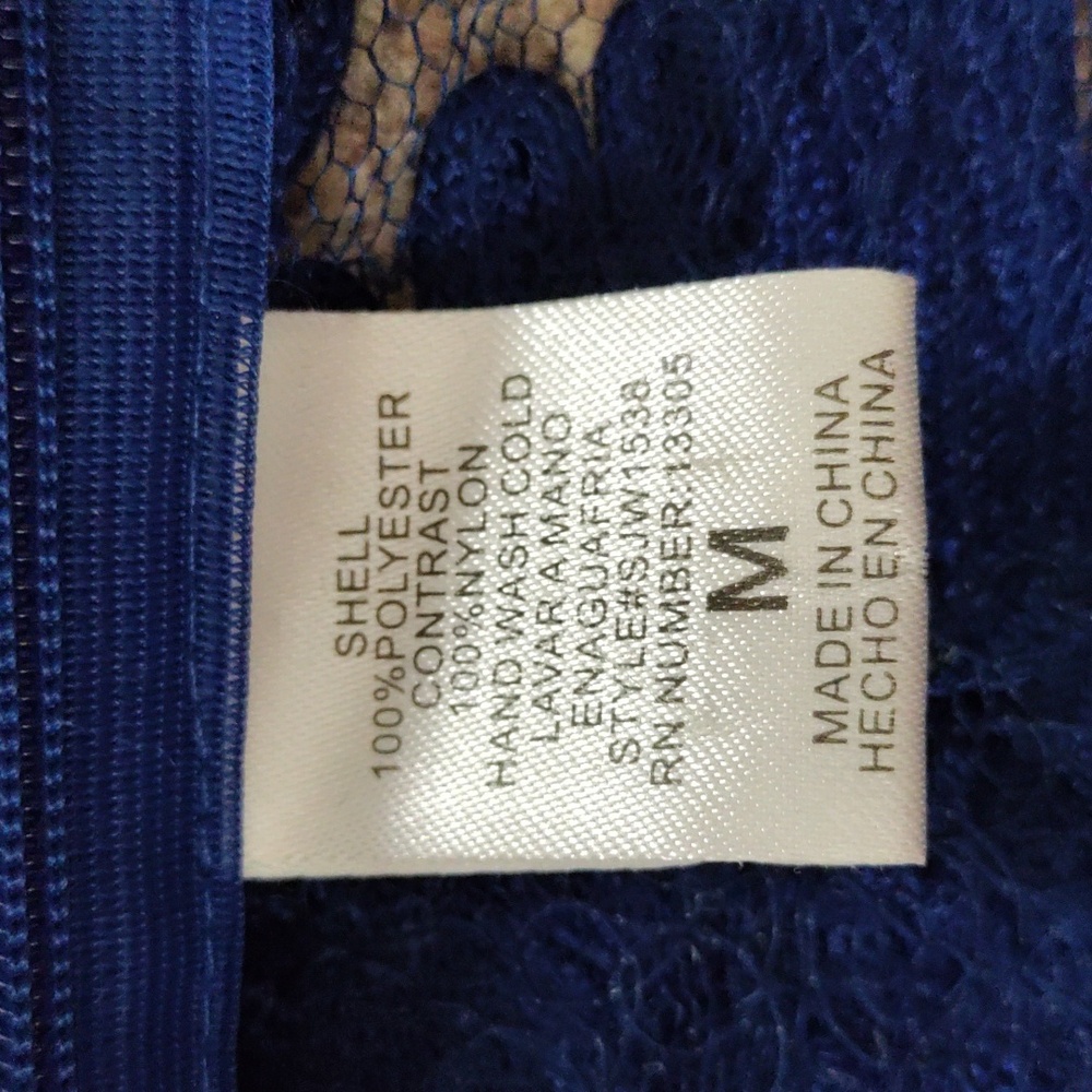 2/$10 04108 Willa royal blue floral and lace S/S cropped blouse M - Picture 9 of 9